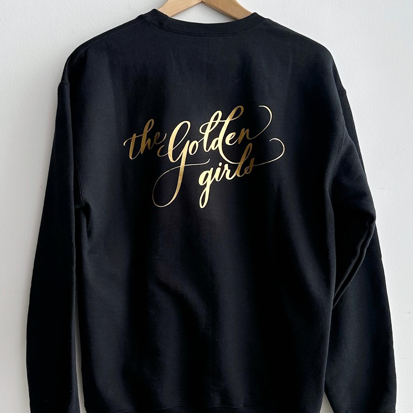 The Golden Girls - in cream Unisex Heavy Blend™ Crewneck Sweatshirt